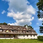 Dwor Strzyzew Bed & Breakfast Zelazowa Wola