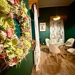 Dwor Strzyzew Bed & Breakfast 3*