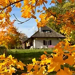 Dwor Strzyzew Bed & Breakfast