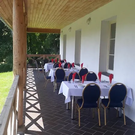 Dwor Strzyzew Bed & Breakfast