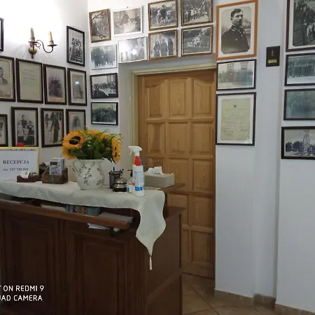 Dwor Strzyzew Bed & Breakfast *