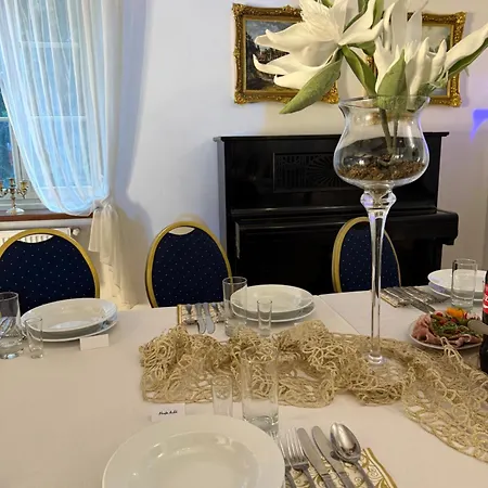 Dwor Strzyzew Bed & Breakfast