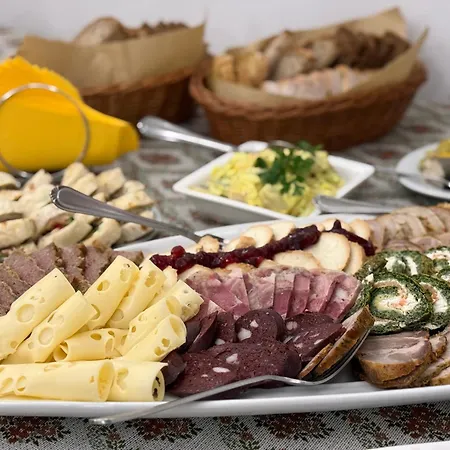 Dwor Strzyzew Zelazowa Wola