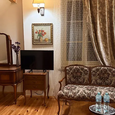 Dwor Strzyzew Bed & Breakfast 3*