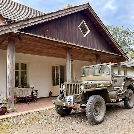 Dwor Strzyzew Bed & Breakfast 3*