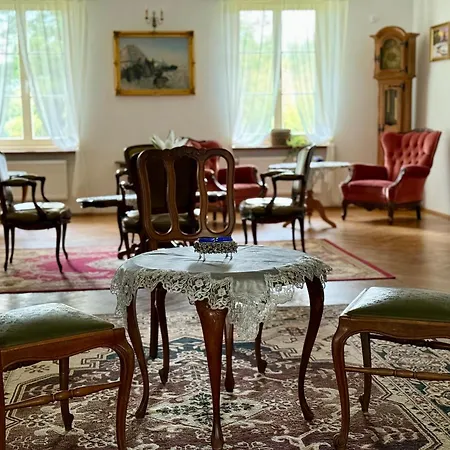 Dwor Strzyzew Bed & Breakfast