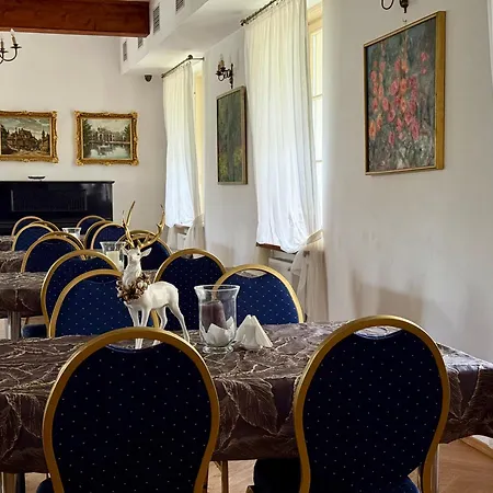 Dwor Strzyzew Bed & Breakfast Zelazowa Wola