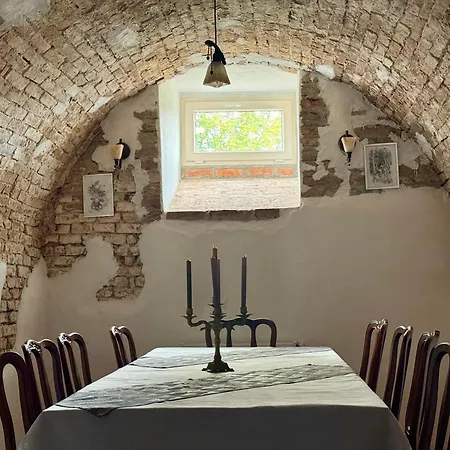 Dwor Strzyzew 3* Zelazowa Wola