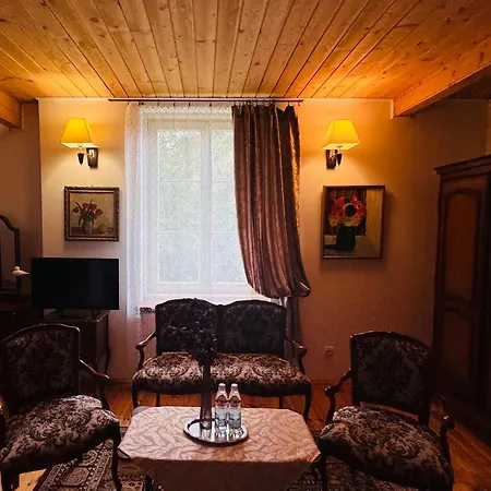Nocleg ze śniadaniem Dwór Strzyżew