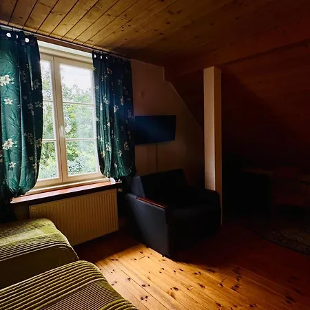 Dwor Strzyzew Bed & Breakfast