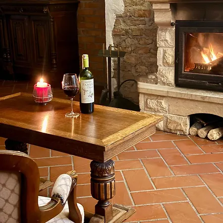 Dwor Strzyzew Bed & Breakfast Zelazowa Wola