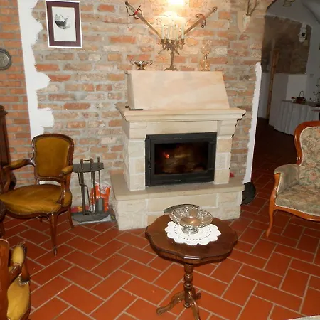 Dwor Strzyzew Bed & Breakfast Zelazowa Wola