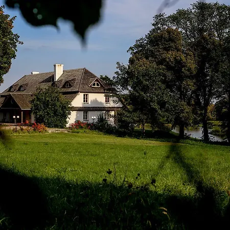 Dwor Strzyzew 3* Zelazowa Wola