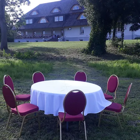 Dwor Strzyzew Bed & Breakfast Zelazowa Wola