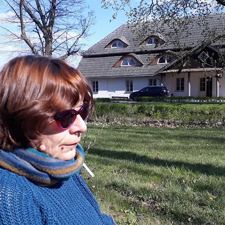 Dwor Strzyzew Bed & Breakfast 3*