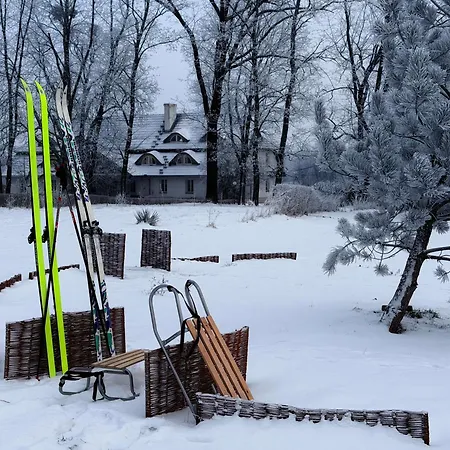 Dwor Strzyzew Bed and Breakfast