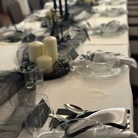 Dwor Strzyzew Bed & Breakfast 3*