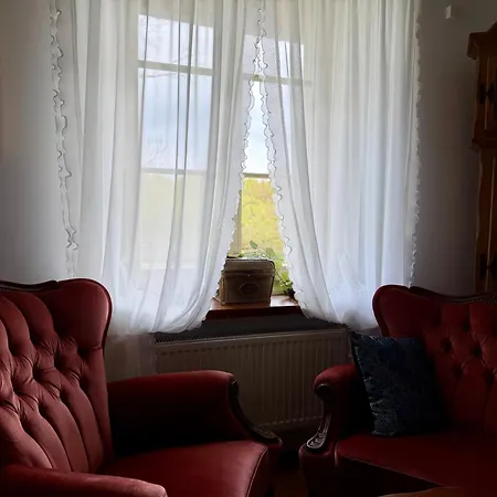 Dwor Strzyzew Bed & Breakfast