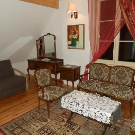 Dwor Strzyzew Bed & Breakfast *