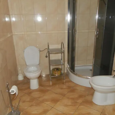 Dwor Strzyzew Bed & Breakfast Zelazowa Wola