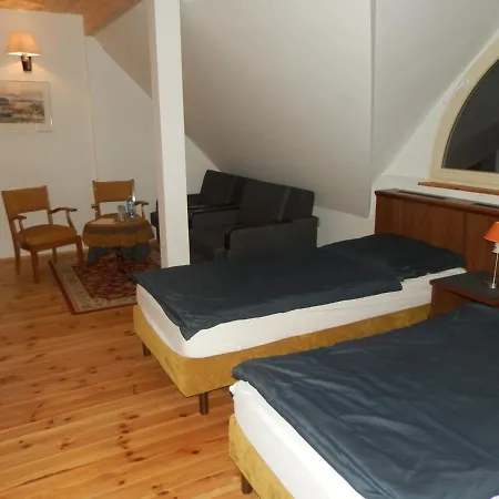 Dwor Strzyzew Bed & Breakfast *