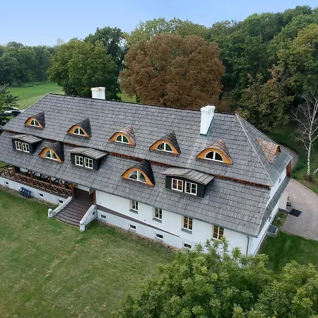 Dwor Strzyzew Bed & Breakfast